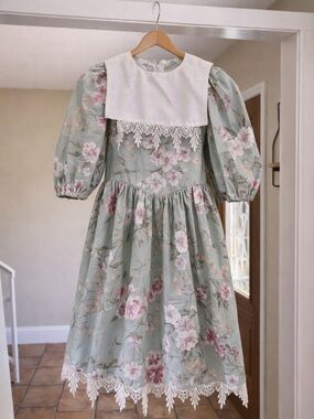 Rare Vintage floral dress with French lace bib Puff Sleeves 10 Girls Handmade